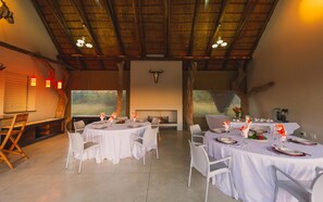 Dining - Deruxa Cottages (De Wagensdrift)