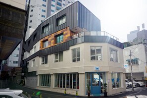 Front of property - BLUEHUM Guesthouse - Hostel (Incheon)