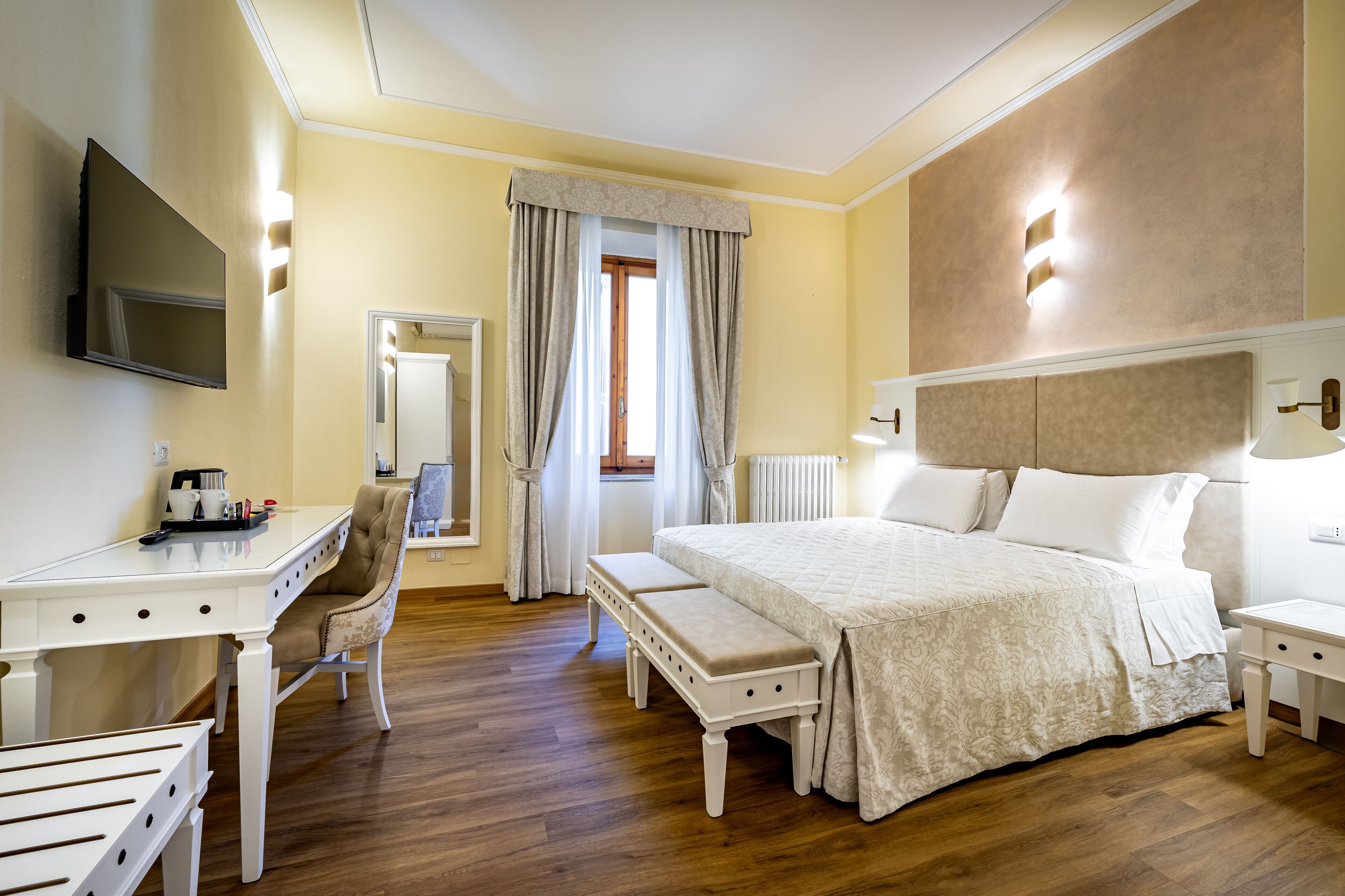 Camera Deluxe | Minibar, Zimmersafe, Schreibtisch, laptopgeeigneter Arbeitsplatz