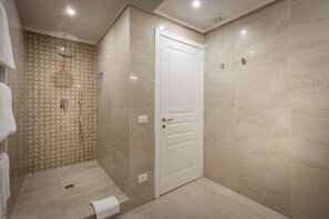 Deluxe Double or Twin Room (Alessandra) | Bathroom shower - Residenza Alessandra (Florence)