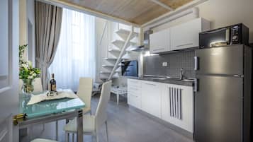 Suite, 2 Bedrooms, Kitchen (Alessandra ) | Private kitchen | Electric kettle