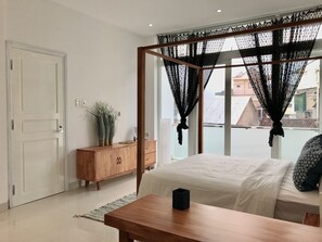 Deluxe Room, Balcony