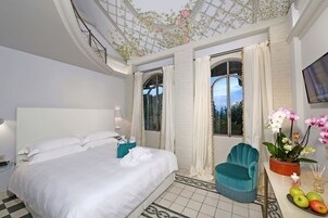 Quarto luxo | Frigobar, cofres nos quartos, quartos à prova de som