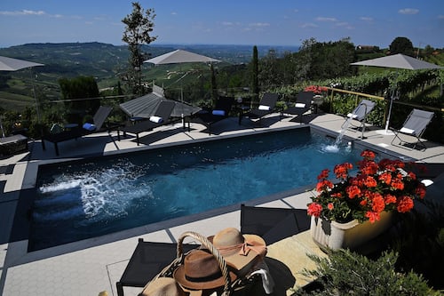 Seasonal outdoor pool, pool umbrellas, sun loungers