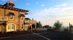 View from property - La Ribezza Boutique Hotel (Monforte d'Alba)