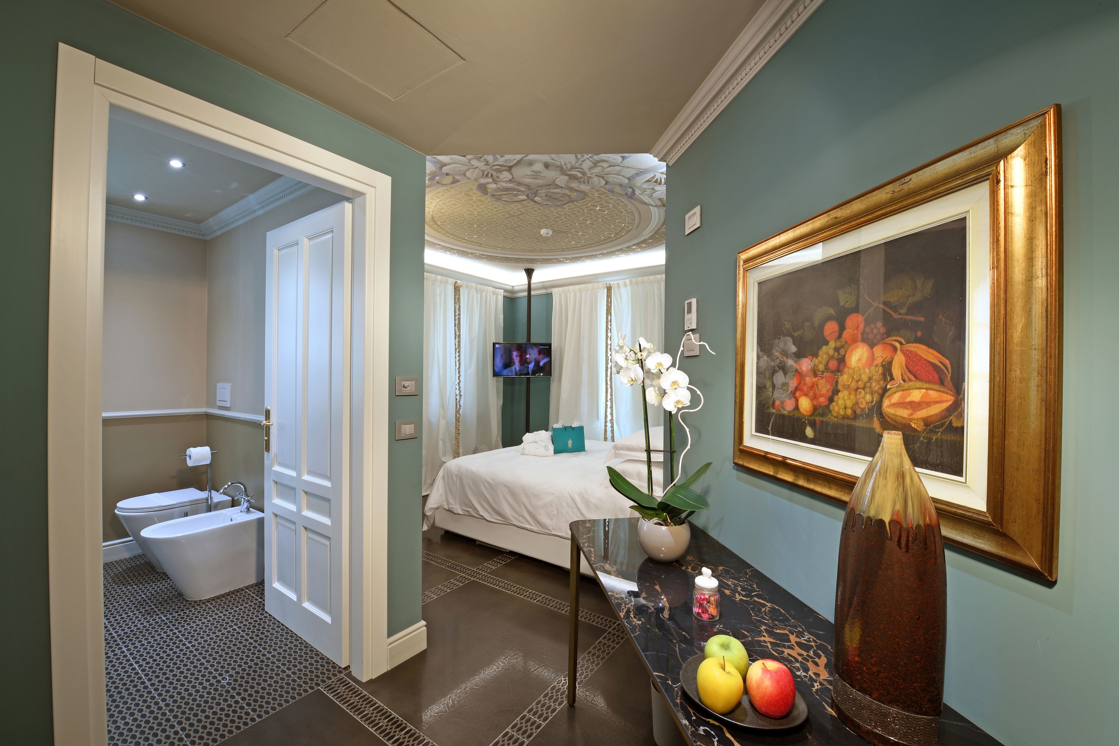 comfort room | 1 bedroom, minibar, in-room safe, soundproofing