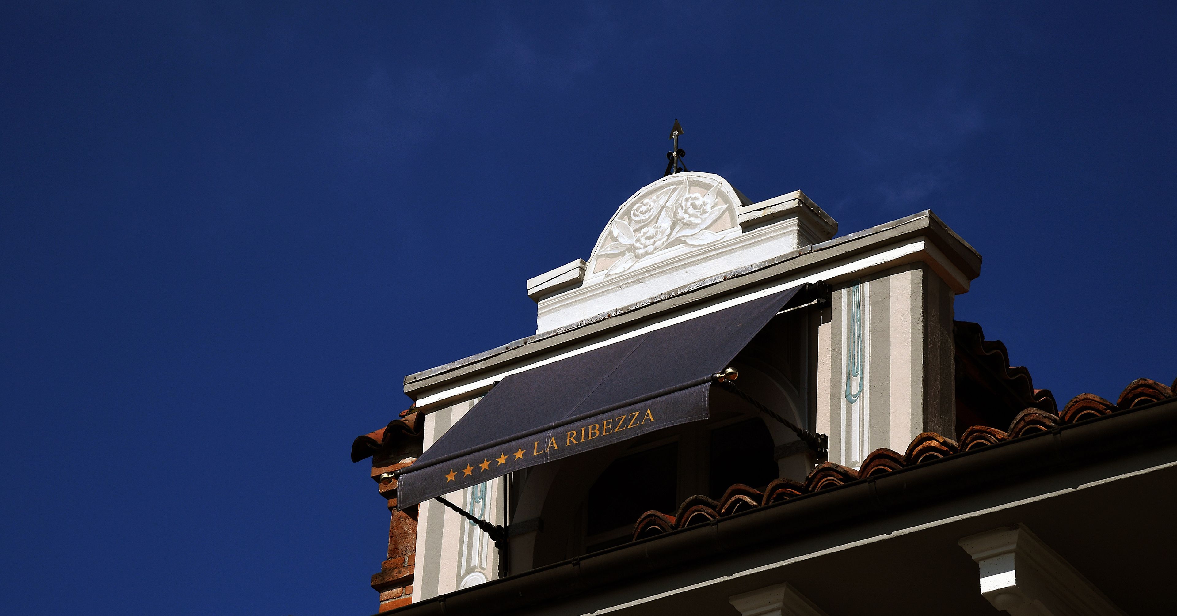 A building with a black awning displaying the name "LARIBELLA".