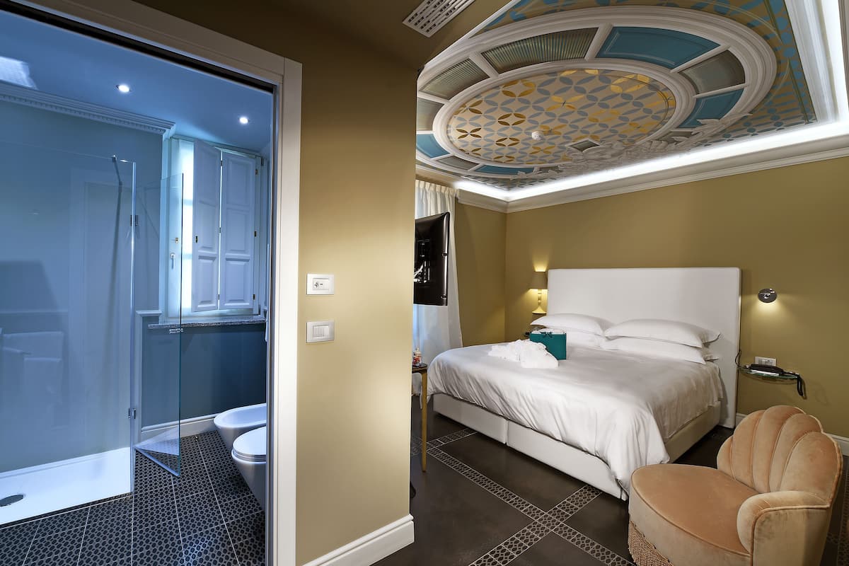 comfort room | 1 bedroom, minibar, in-room safe, soundproofing