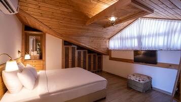 Design Apartment, 1 Bedroom | Premium bedding, Select Comfort beds, desk, laptop workspace