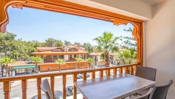 Deluxe Apartment, 2 Bedrooms, Non Smoking, Sea Facing | Balcony