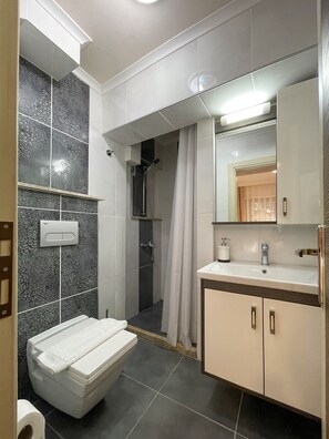 Deluxe Apartment, 2 Bedrooms, Non Smoking, Sea Facing | Bathroom | Shower, rainfall showerhead, hair dryer, slippers - XOX Apart Hotel (Ula)