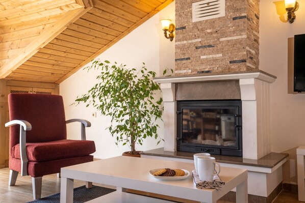 Design Apartment, 1 Bedroom | Living area | 30-inch LED TV with cable channels, TV