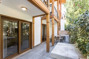 Deluxe Apartment, 2 Bedrooms, Non Smoking, Sea Facing | Terrace/patio