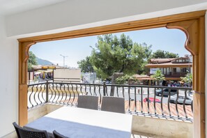 Deluxe Apartment, 2 Bedrooms, Non Smoking, Sea Facing | Balcony view