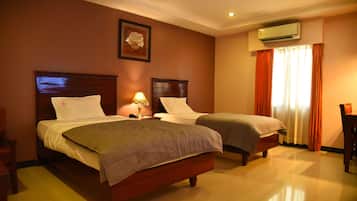 Premium bedding, in-room safe, desk, iron/ironing board