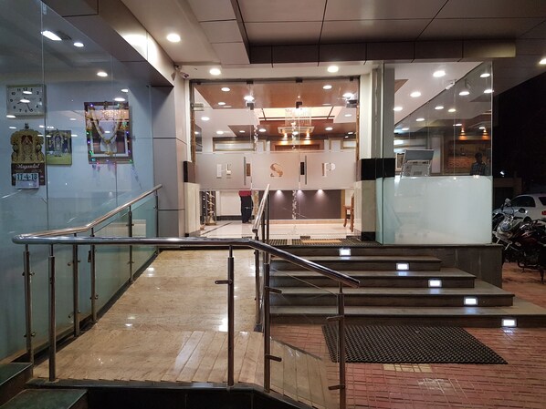 Front of property - Hotel Subhalakshmi Palace (Karaikudi)