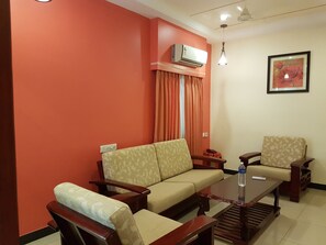 Flat-screen TV - Hotel Subhalakshmi Palace (Karaikudi)