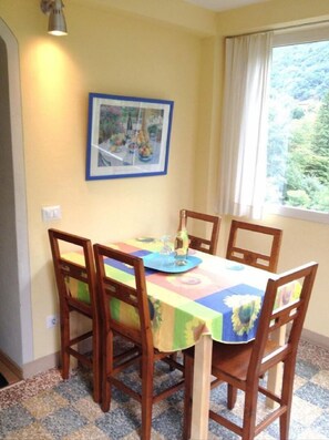 Apartment, 1 Bedroom | In-room dining