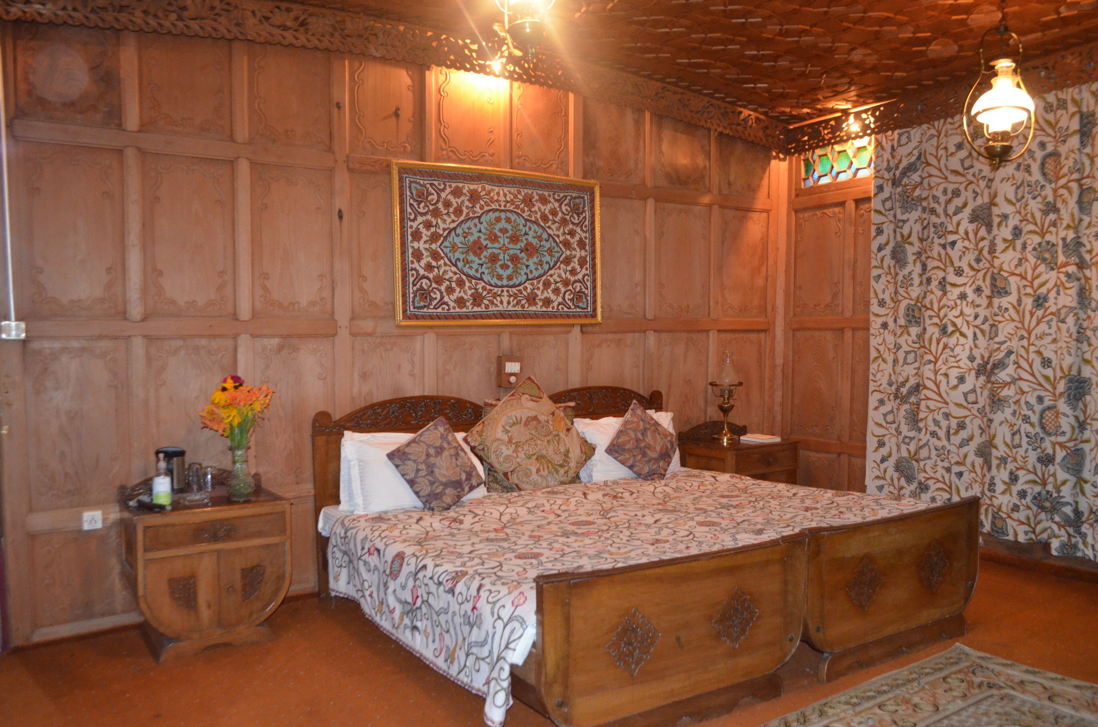 1 bedroom, individually decorated, individually furnished, rollaway beds