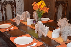 Dining - New Alexandra Houseboats (Srinagar)