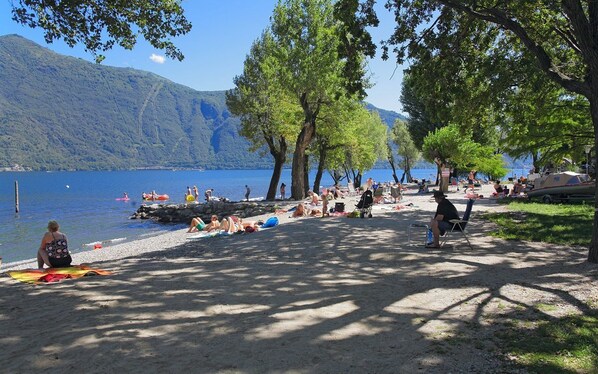 Beach nearby - Camping Riviera (Cannobio)