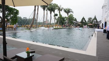 Outdoor pool, pool loungers