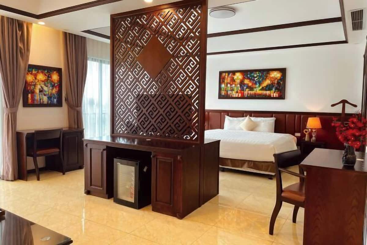Minibar, in-room safe, soundproofing, iron/ironing board