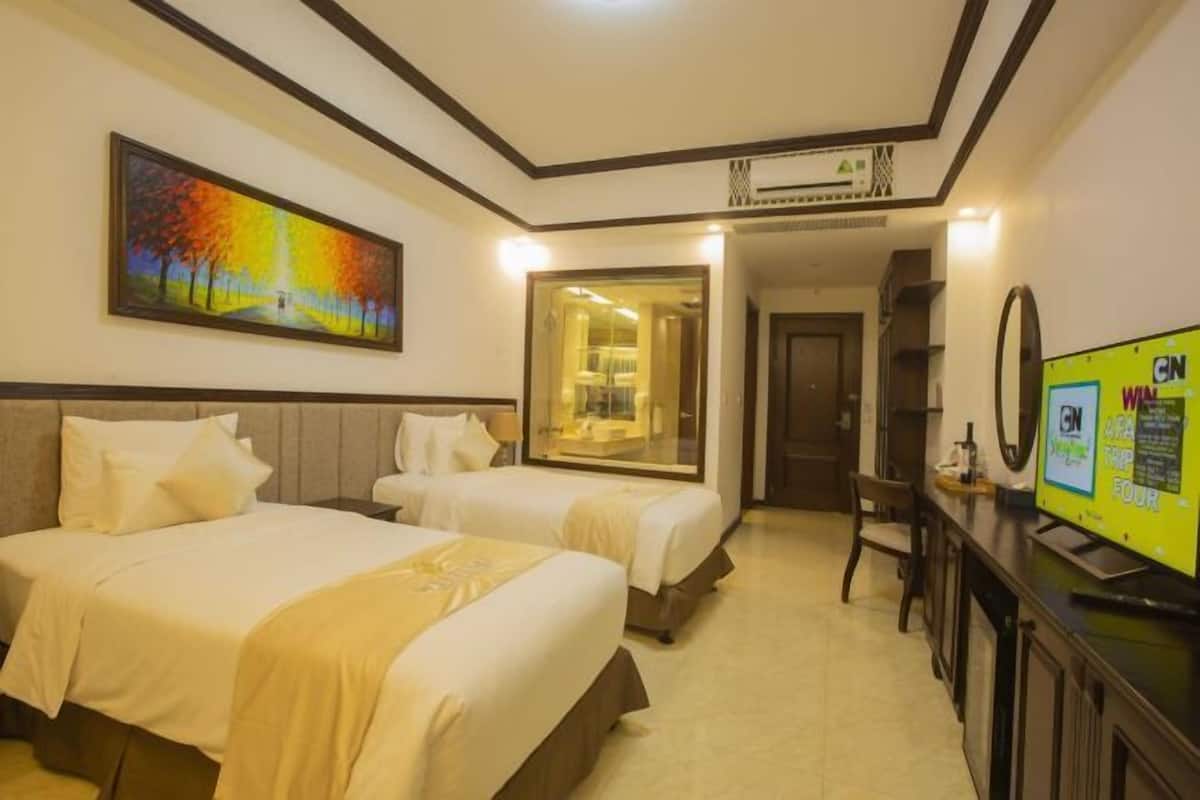 Minibar, in-room safe, soundproofing, iron/ironing board