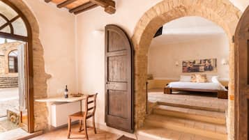 Junior Suite | Desk, free WiFi, bed sheets