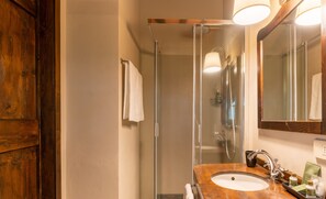Superior Triple Room | Bathroom - Tenuta Fattoria Vecchia (Scansano)