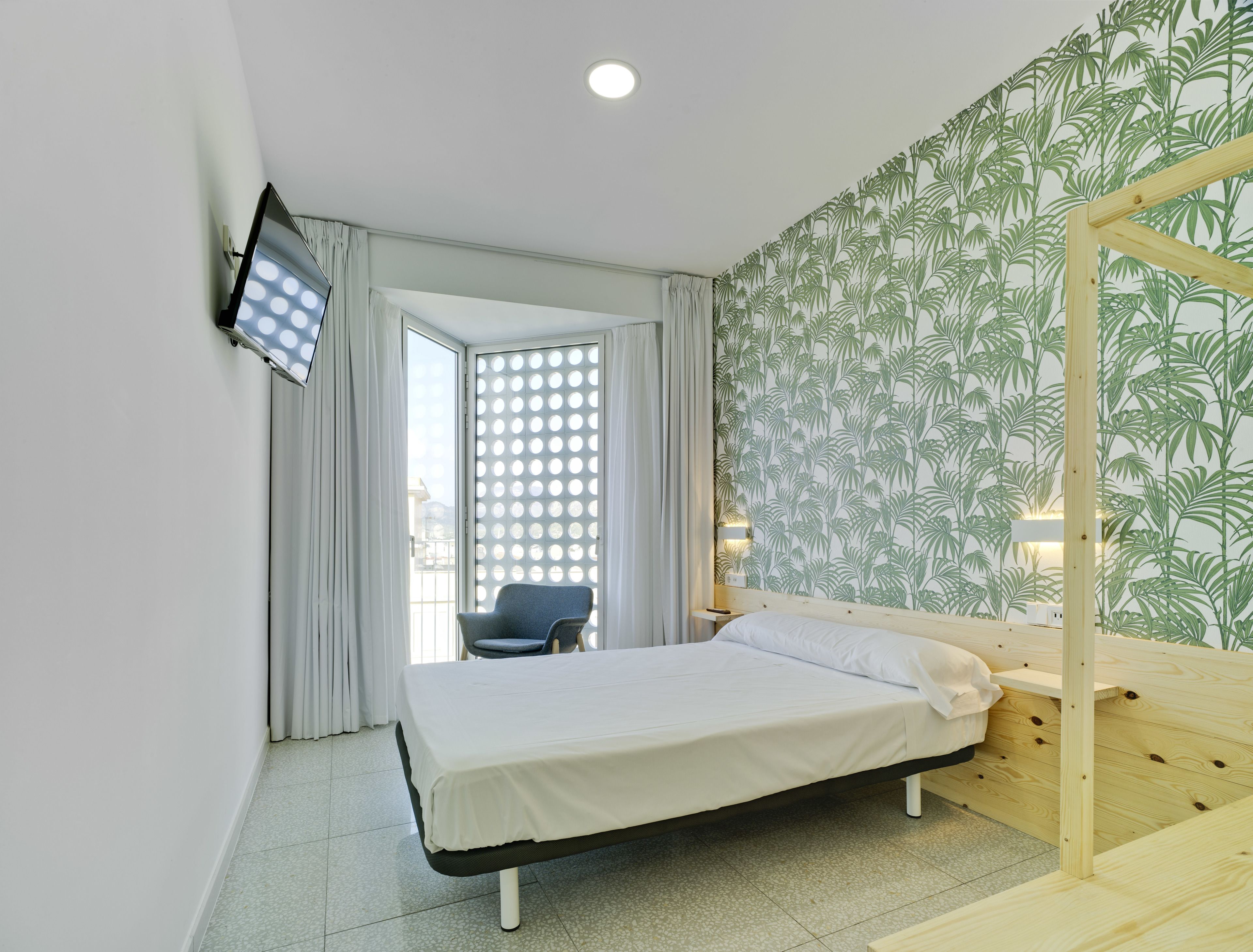 Habitación, 1 cama matrimonial, torre | Ropa de cama hipoalergénica y insonorización 