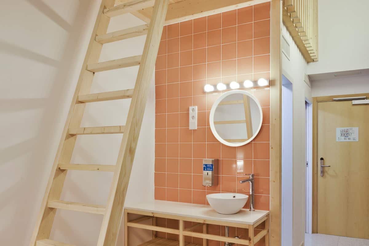 Allergikerbettwaren, schallisolierte Zimmer, Bügeleisen/Bügelbrett