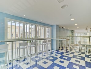 大冰箱、微波炉、炉灶、厨具/餐具