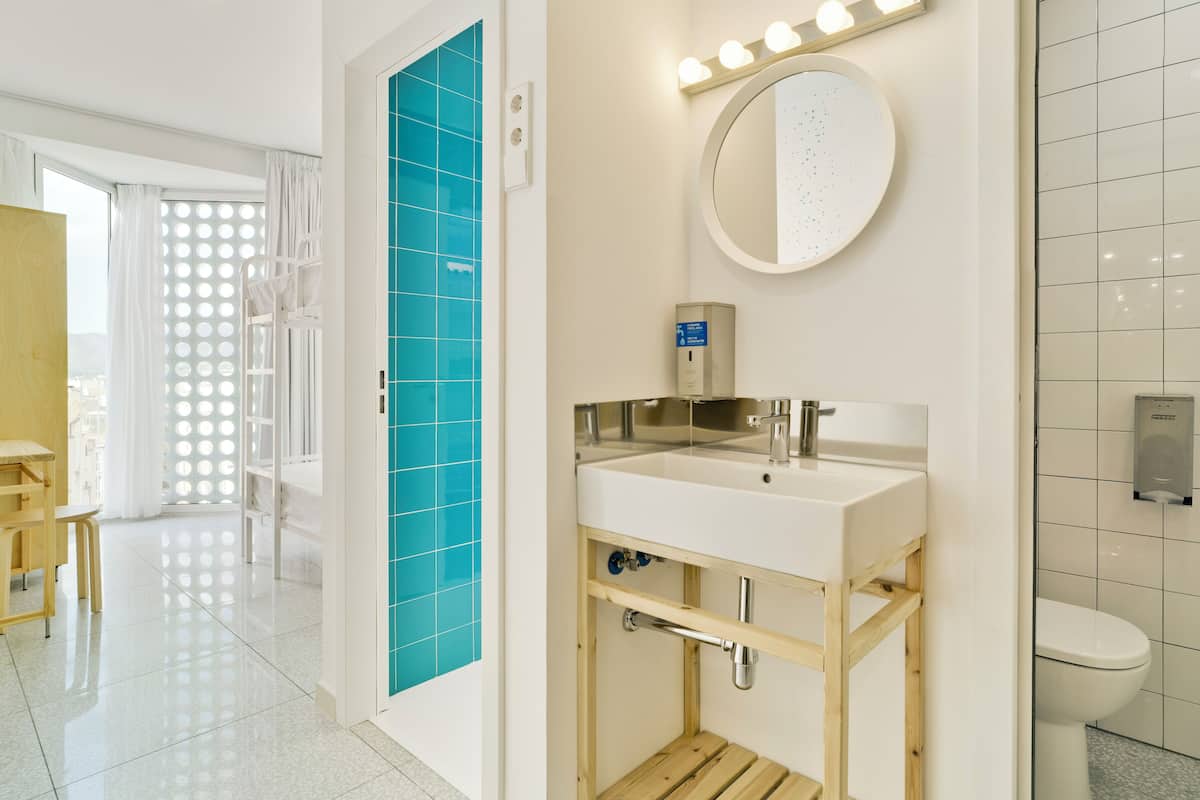 Basic Double Room, 1 Bedroom, Ensuite, Tower | Bathroom