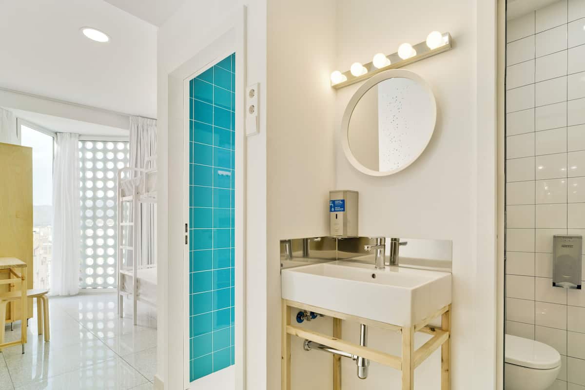 Basic Double Room, 1 Bedroom, Ensuite, Tower | Bathroom