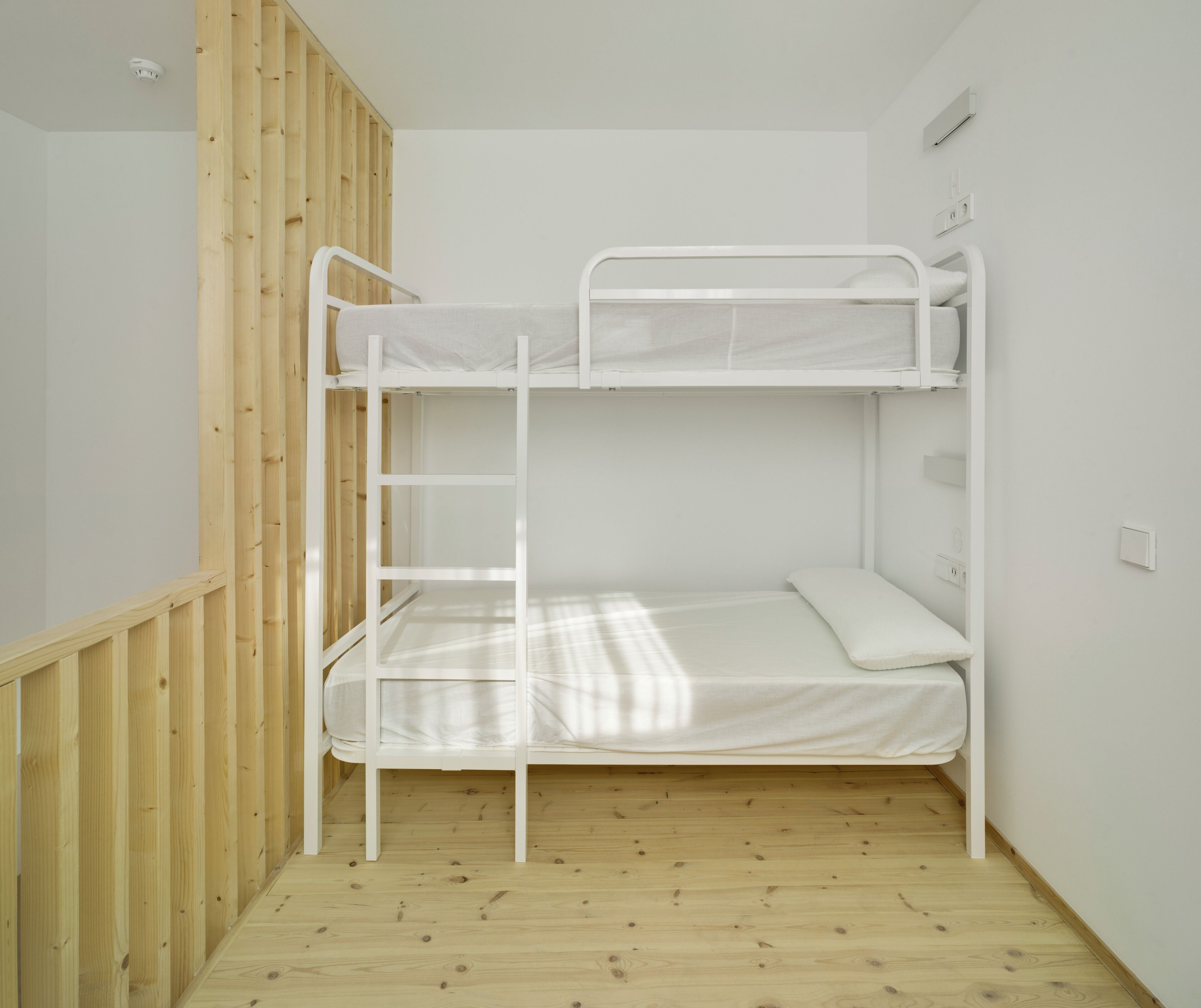 Hypo-allergenic bedding, soundproofing, iron/ironing board, free WiFi