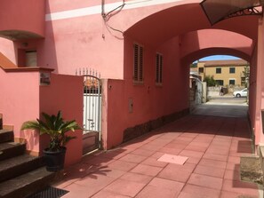 Exterior -  L'Aurora Viola (Carbonia)
