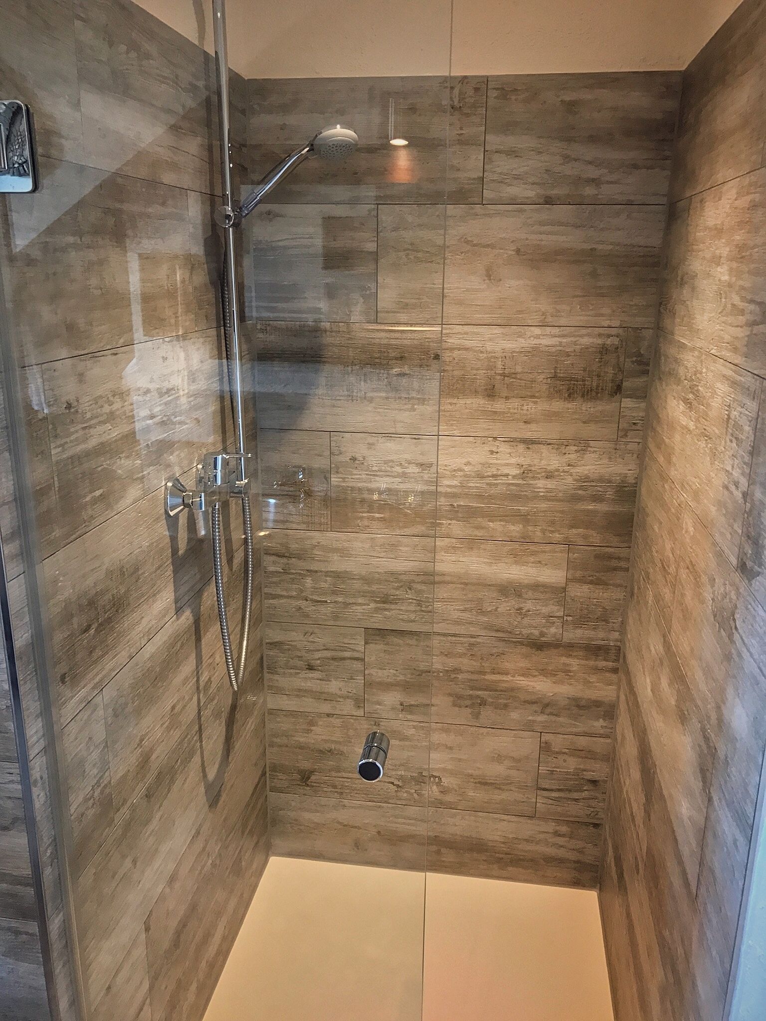 comfort double room (hunters lodge) | bathroom shower