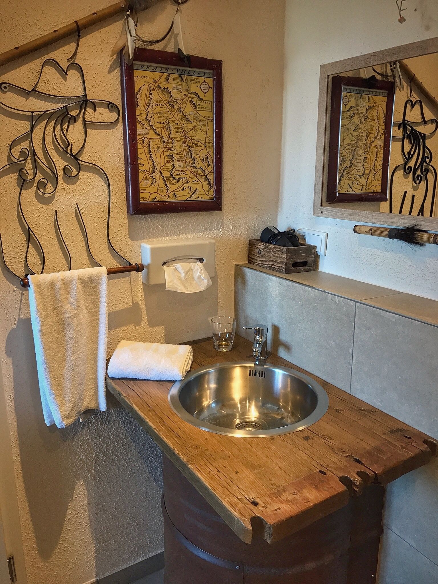 single room (death valley) | bathroom | shower, hair dryer, towels