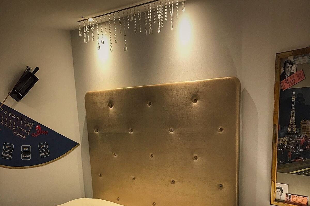 Cortinas blackout, wifi gratis y ropa de cama
