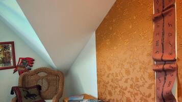 Blackout drapes, free WiFi, bed sheets