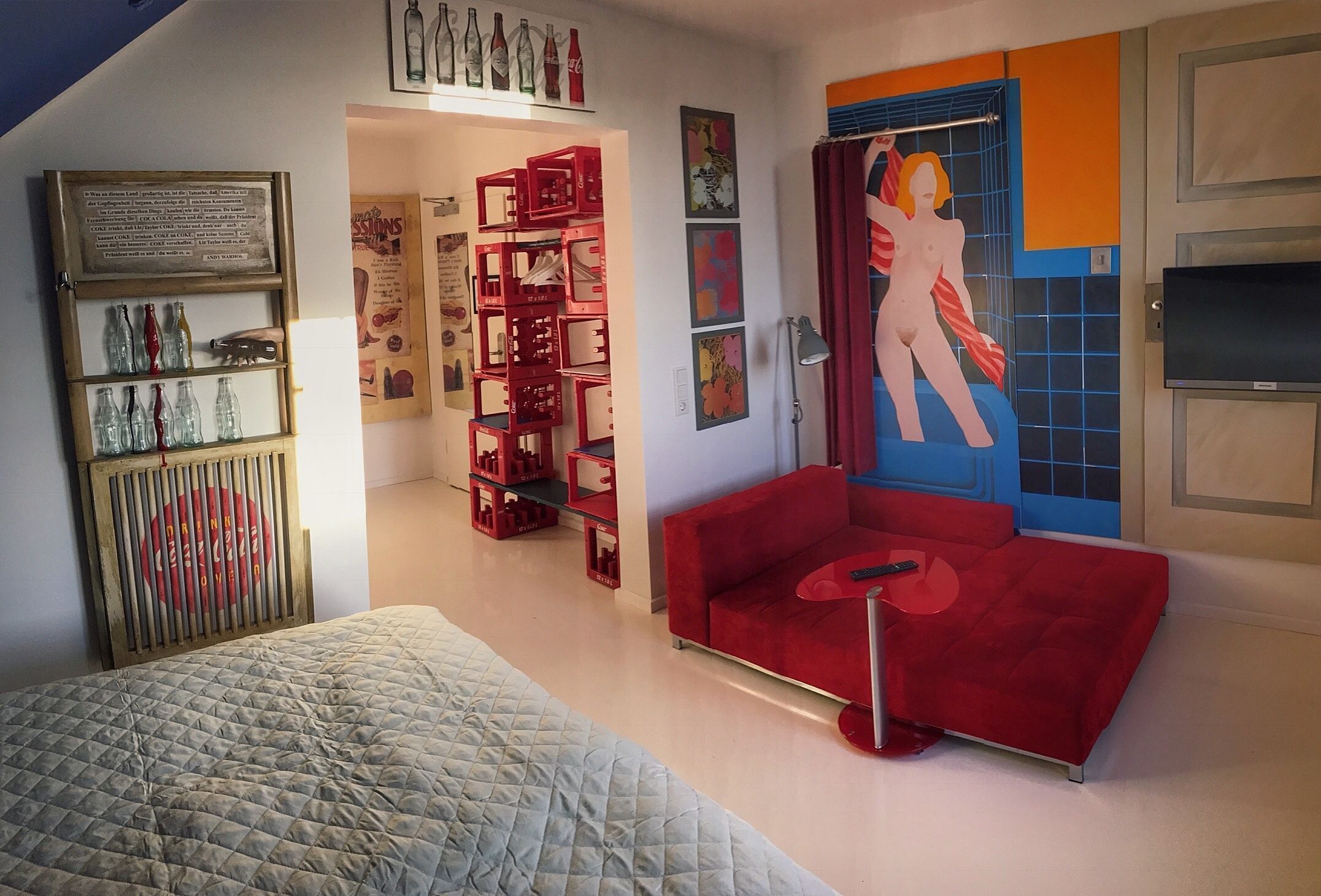 Cortinas blackout, wifi gratis y ropa de cama 