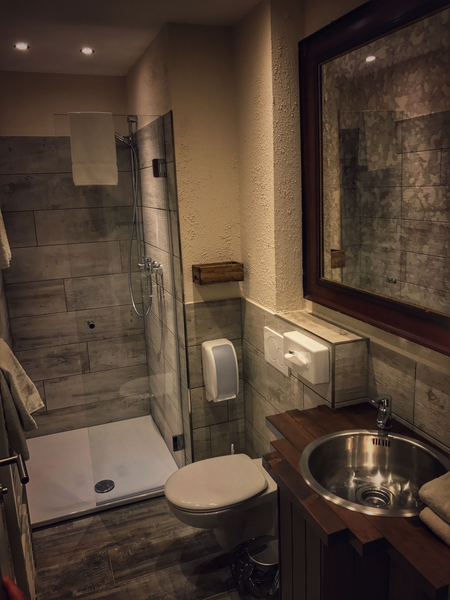 blackout curtains, free wifi, bed sheets