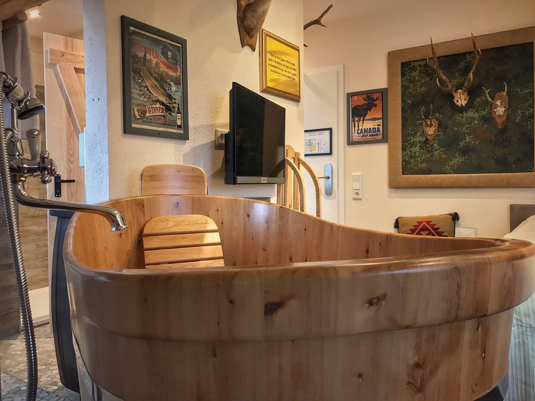 comfort double room (hunters lodge) | deep-soaking bathtub