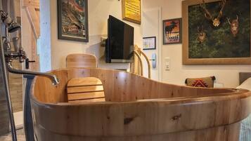 Chambre Double Confort (Hunters Lodge) | Baignoire relaxante profonde