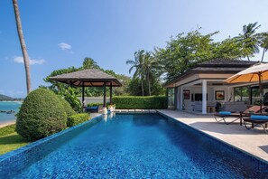 An infinity pool, free cabanas, pool umbrellas