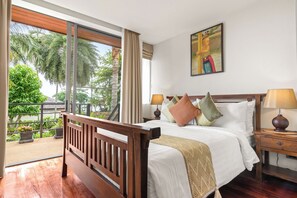 Vila (4 Bedrooms) | 4 kamar tidur, brankas, meja kerja, dan tempat tidur lipat/tambahan