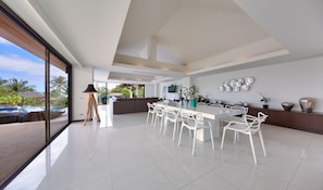 Vil·la (3 Bedrooms) | Zona de menjador de l'habitació