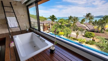 Villa (3 Bedrooms) | Deep soaking bathtub