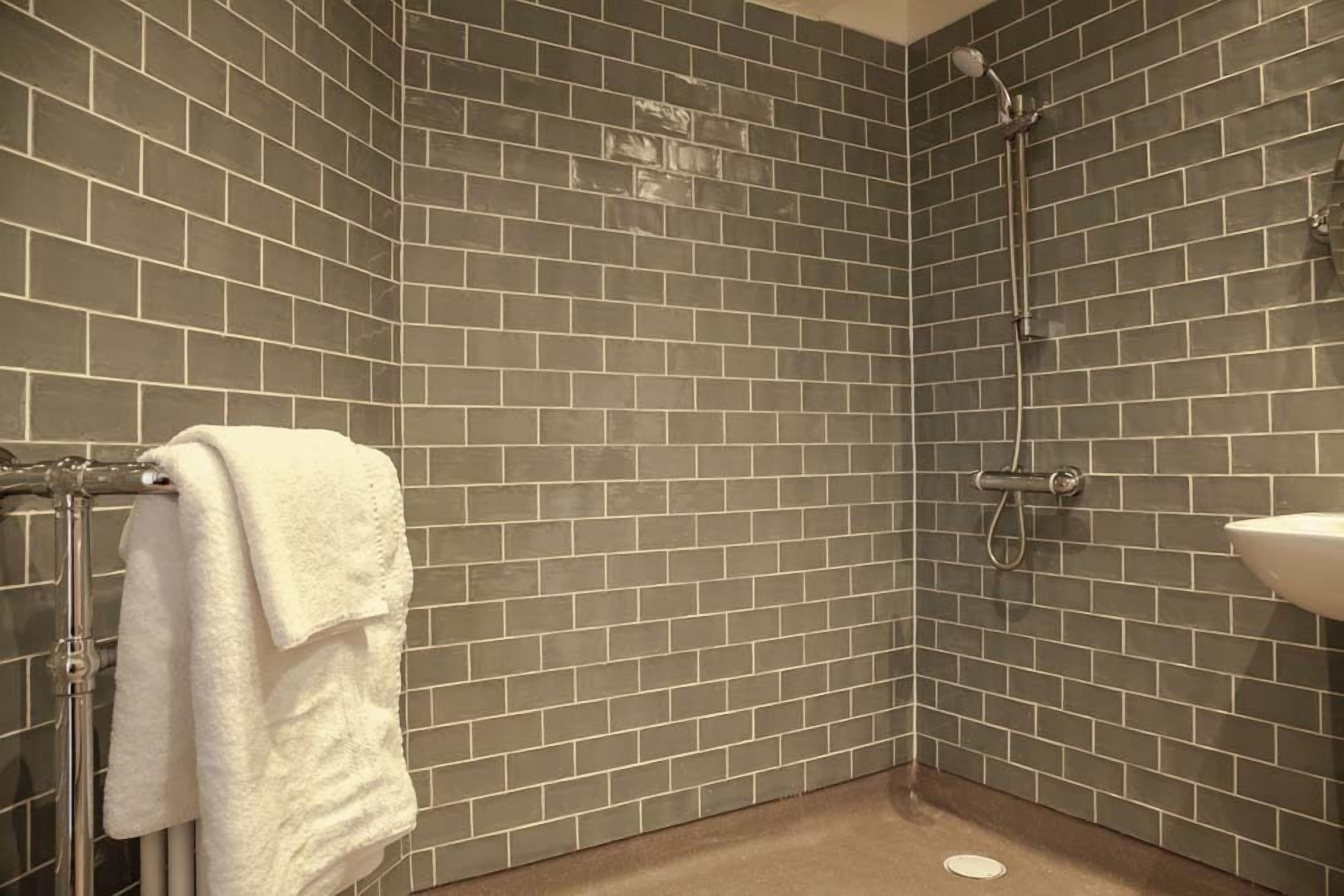 double room, accessible | bathroom | shower, hair dryer, towels